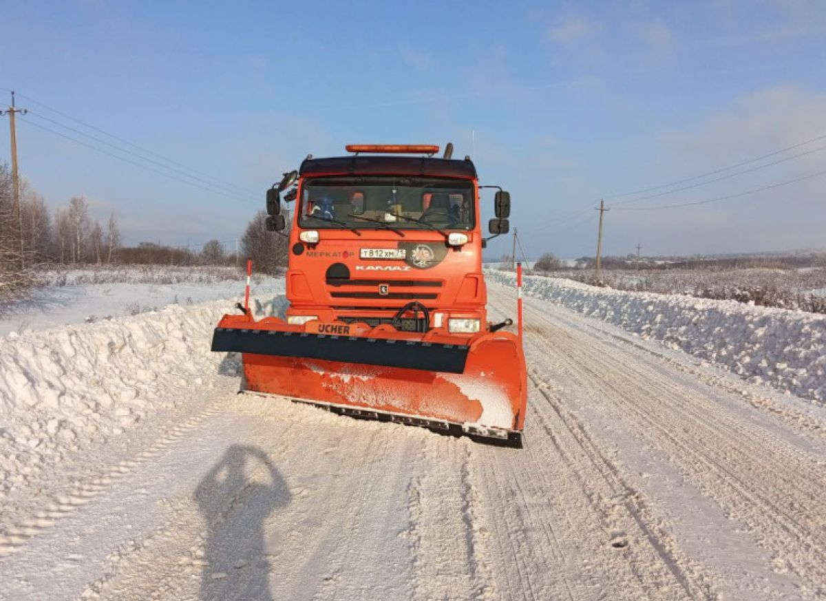 Более 100 единиц техники работают на расчистке Тулы от снега