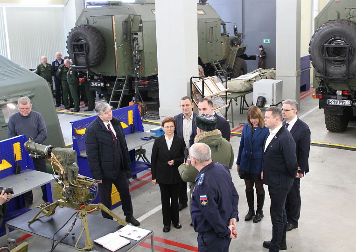 Делегация Тульской областной думы посетила Военный учебный центр ТулГУ.