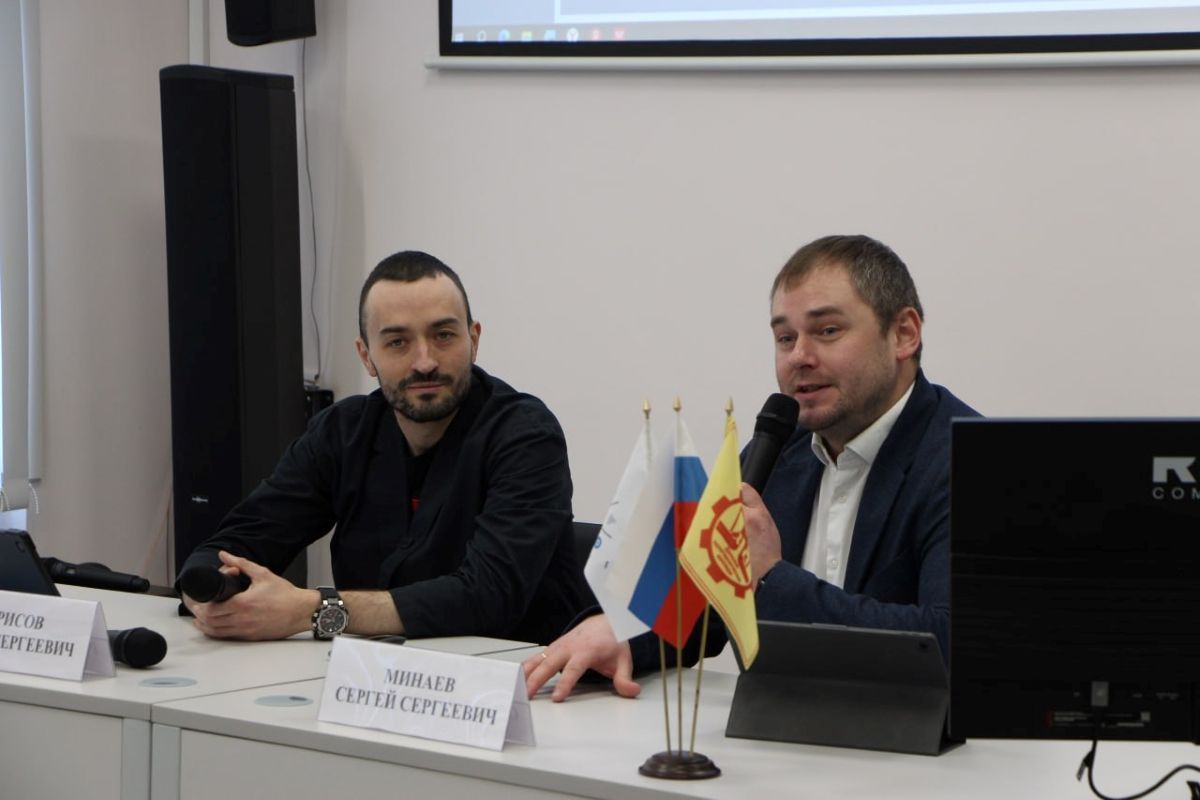 В Тульской области студентам рассказали, как безопасно бронировать квартиры и жертвовать на благотворительность