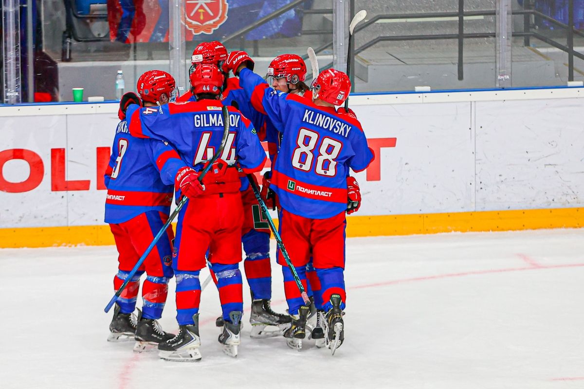 Тульская «АКМ-Юниор» разгромила «Крылья Советов» Тульская «АКМ-Юниор» разгромила «Крылья Советов»