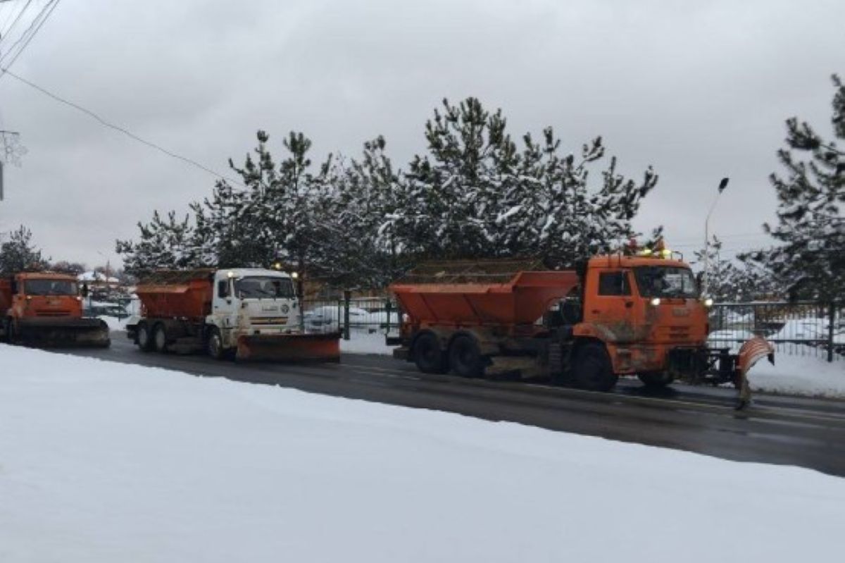 90 единиц техники убирали снег с улиц Тулы