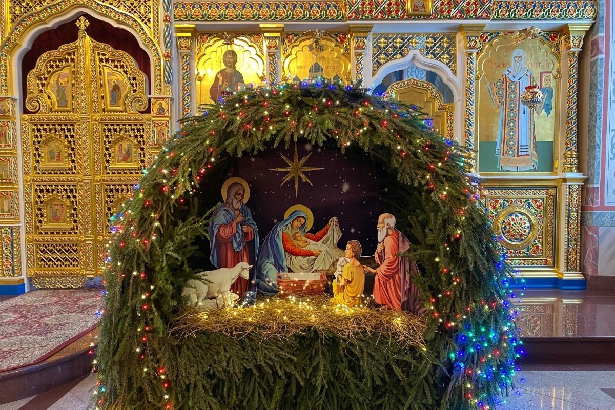 Ночное богослужение и застолье из 12 блюд: тулякам рассказали, как правильно отмечать Рождество