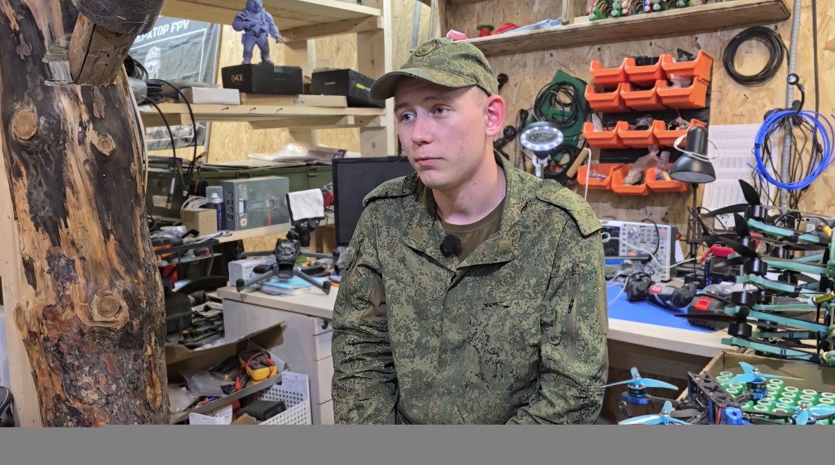 Студент осваивает специальность дроновода