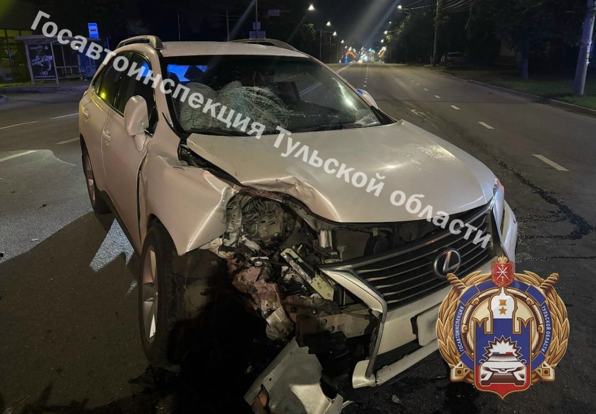 В Туле неудачный поворот налево привел к столкновению «Лексуса» и мотоцикла В Туле неудачный поворот налево привел к столкновению «Лексуса» и мотоцикла