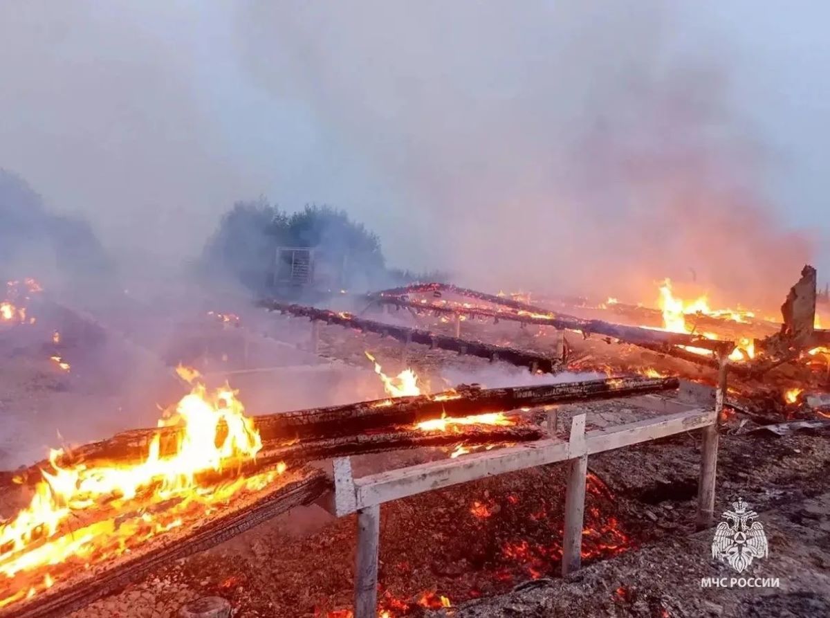 Тульские пожарные потушили два пожара и помогли участникам шести ДТП Тульские пожарные потушили два пожара и помогли участникам шести ДТП
