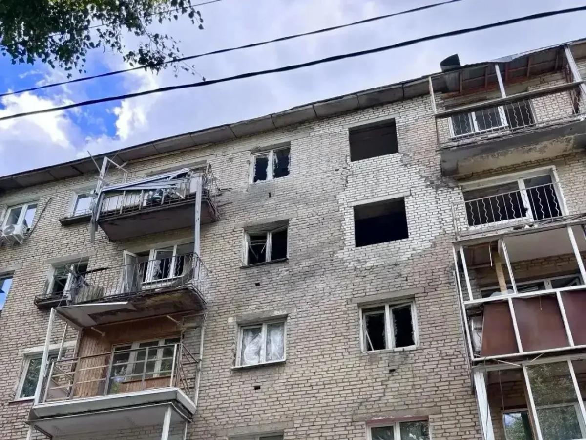 В Щекине восстановление дома, пострадавшего от падения БПЛА, завершится до 15 сентября В Щекине восстановление дома, пострадавшего от падения БПЛА, завершится до 15 сентября