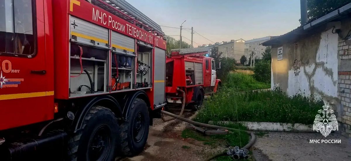 Жители Тульской области не уберегли от огня гараж и сарай Жители Тульской области не уберегли от огня гараж и сарай