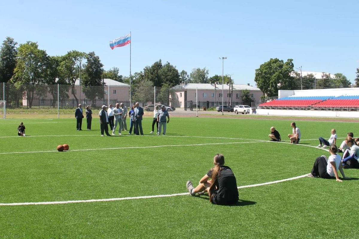 В Ясногорске устраняют недочеты, появившиеся после зимы на городском стадионе В Ясногорске устраняют недочеты, появившиеся после зимы на городском стадионе