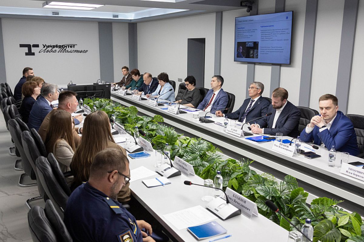 Дмитрий Миляев обозначил стратегию развития просвещения в Тульской области