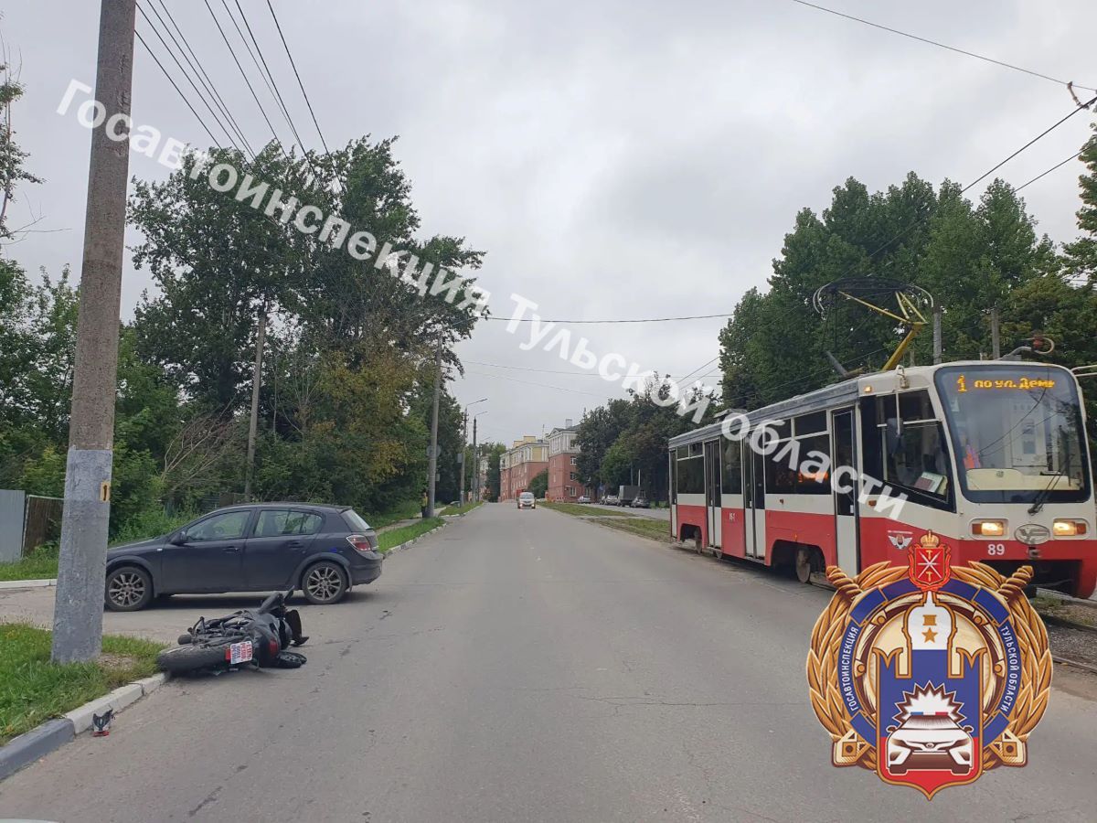 В Туле столкнулись машина и электровелосипед