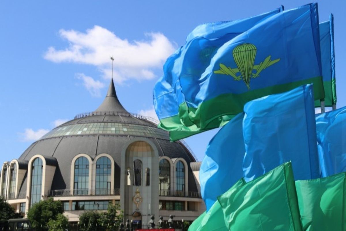 Тулу украсили ко Дню ВДВ