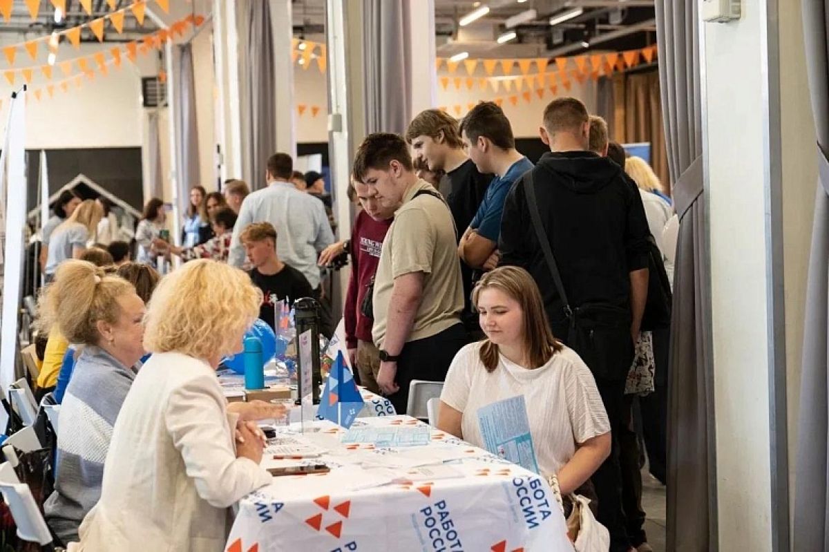Порядка 950 работодателей обратились в кадровые центры «Работа России» в 2026 году