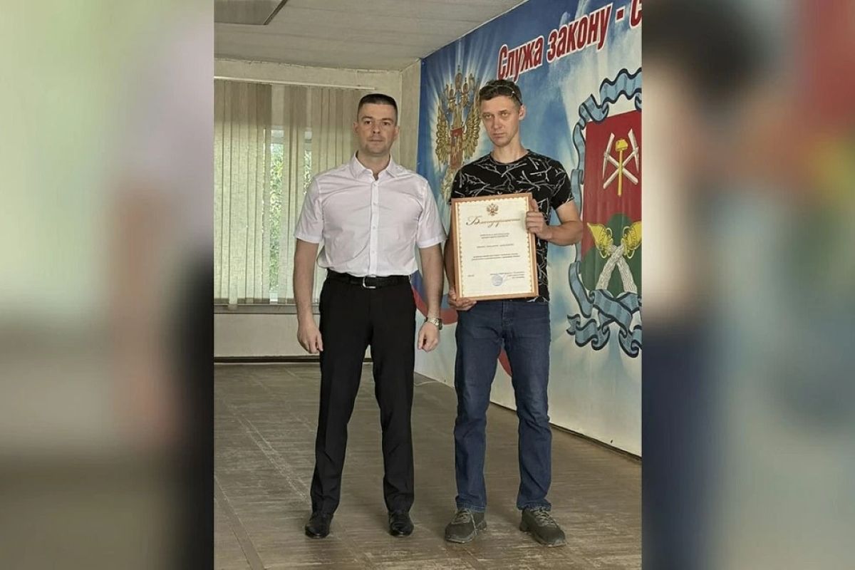 Жителя Тульской области наградили мужчину, спасшего чужую семью от агрессивного отца Жителя Тульской области наградили мужчину, спасшего чужую семью от агрессивного отца