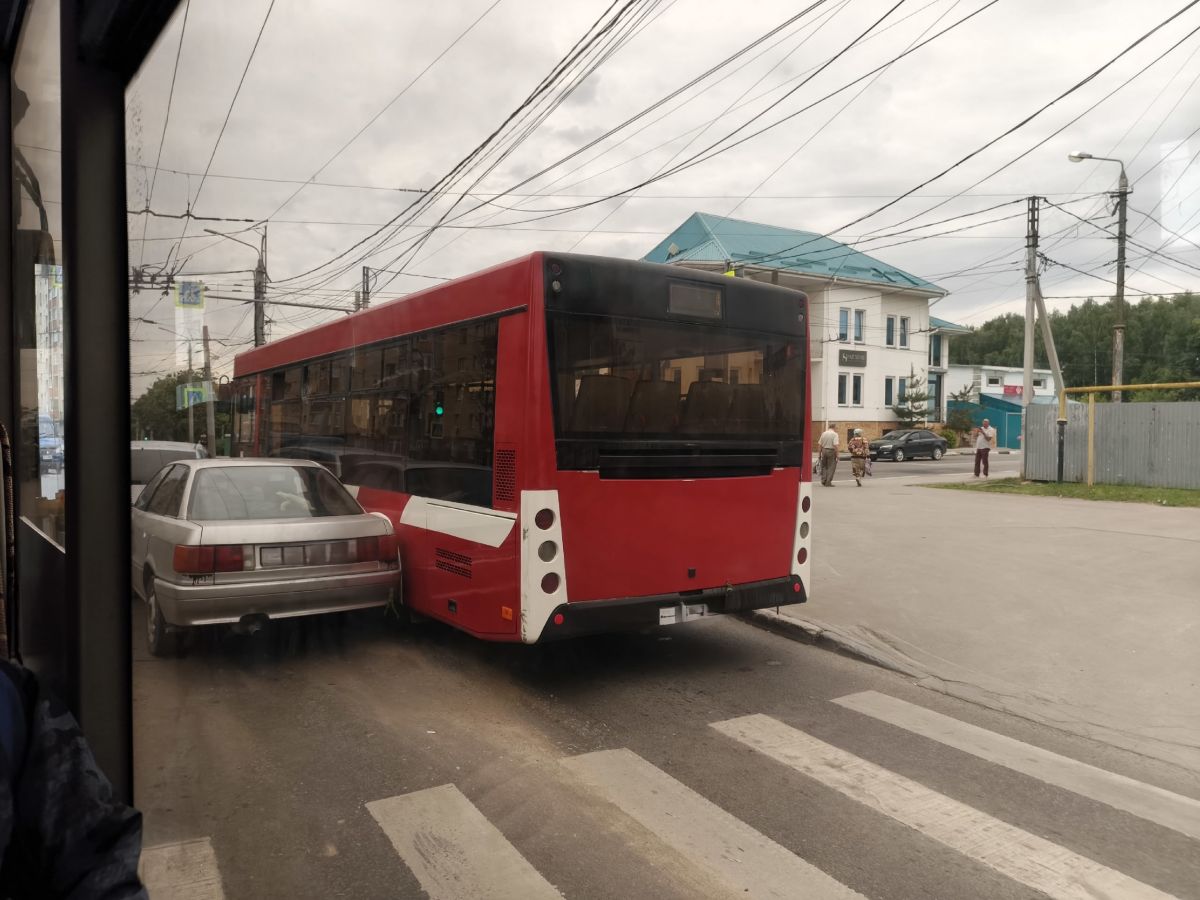 Утро понедельника в Туле отметилось двумя ДТП с общественным транспортом Утро понедельника в Туле отметилось двумя ДТП с общественным транспортом