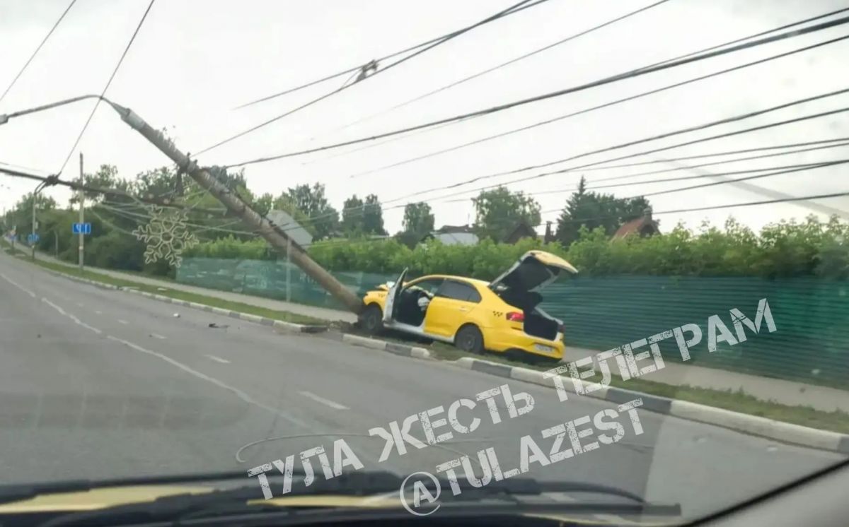 В Туле водитель «Фольксвагена» врезался в столб