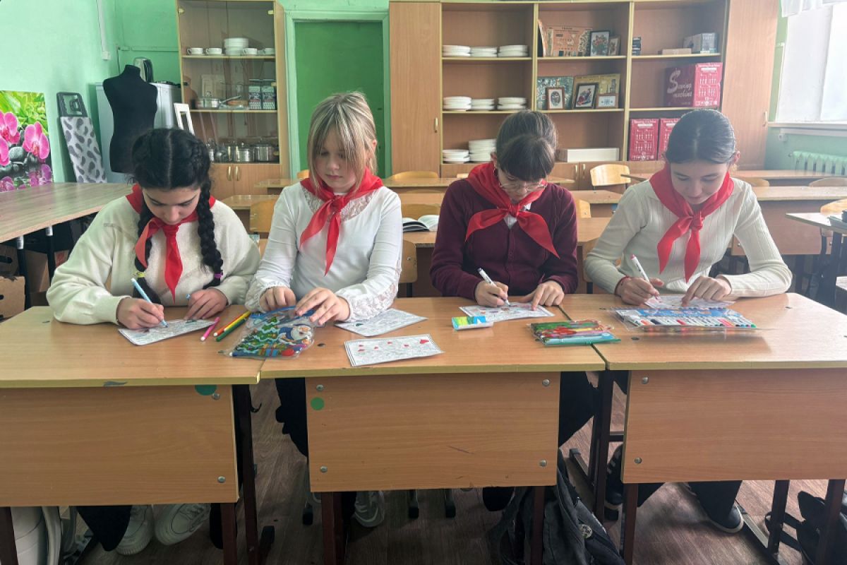 В школах региона проходят акции поддержки российских бойцов