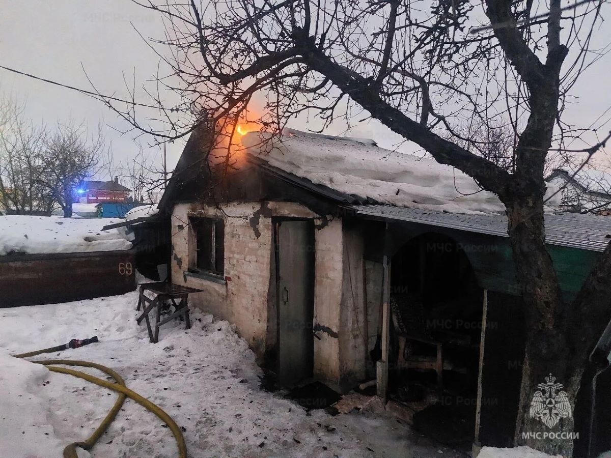 В Тульской области за прошедшие сутки горели сарай и заброшка