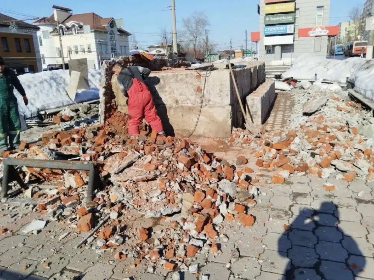 В Туле ремонтируют постамент «Катюши»