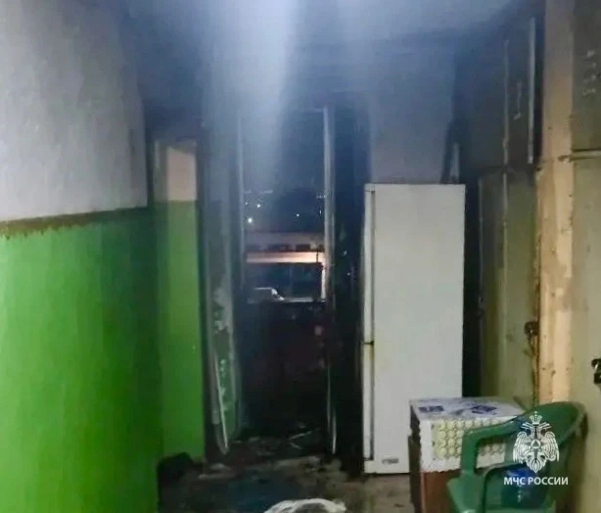 28 спасателей тушили пожар в общежитии в Туле рано утром