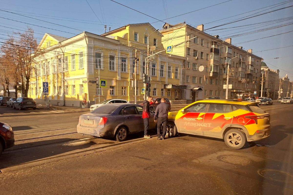 Из-за аварии в центре Тулы встали трамваи