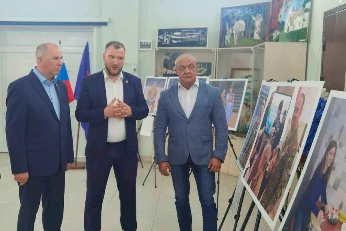 Депутаты Тулоблдумы приняли участие в открытии выставки «Герои СВОей земли»