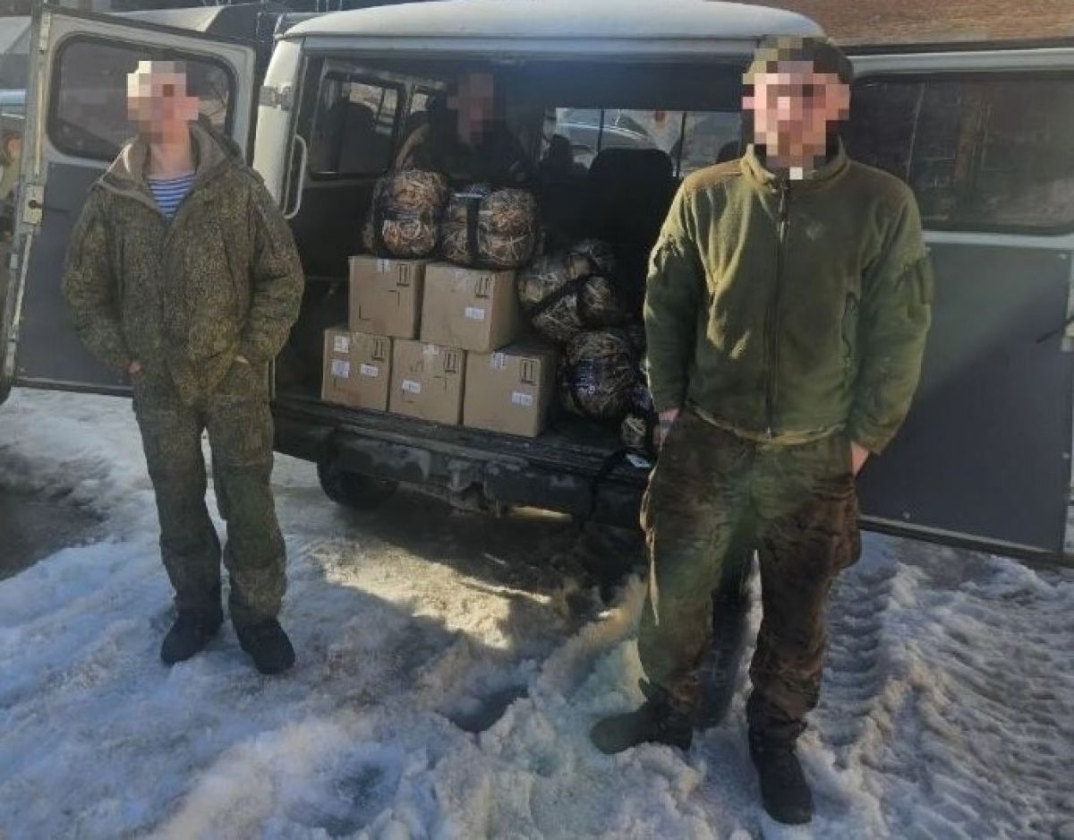 Депутат облдумы передал бойцам посылку с гумпомощью Депутат облдумы передал бойцам посылку с гумпомощью