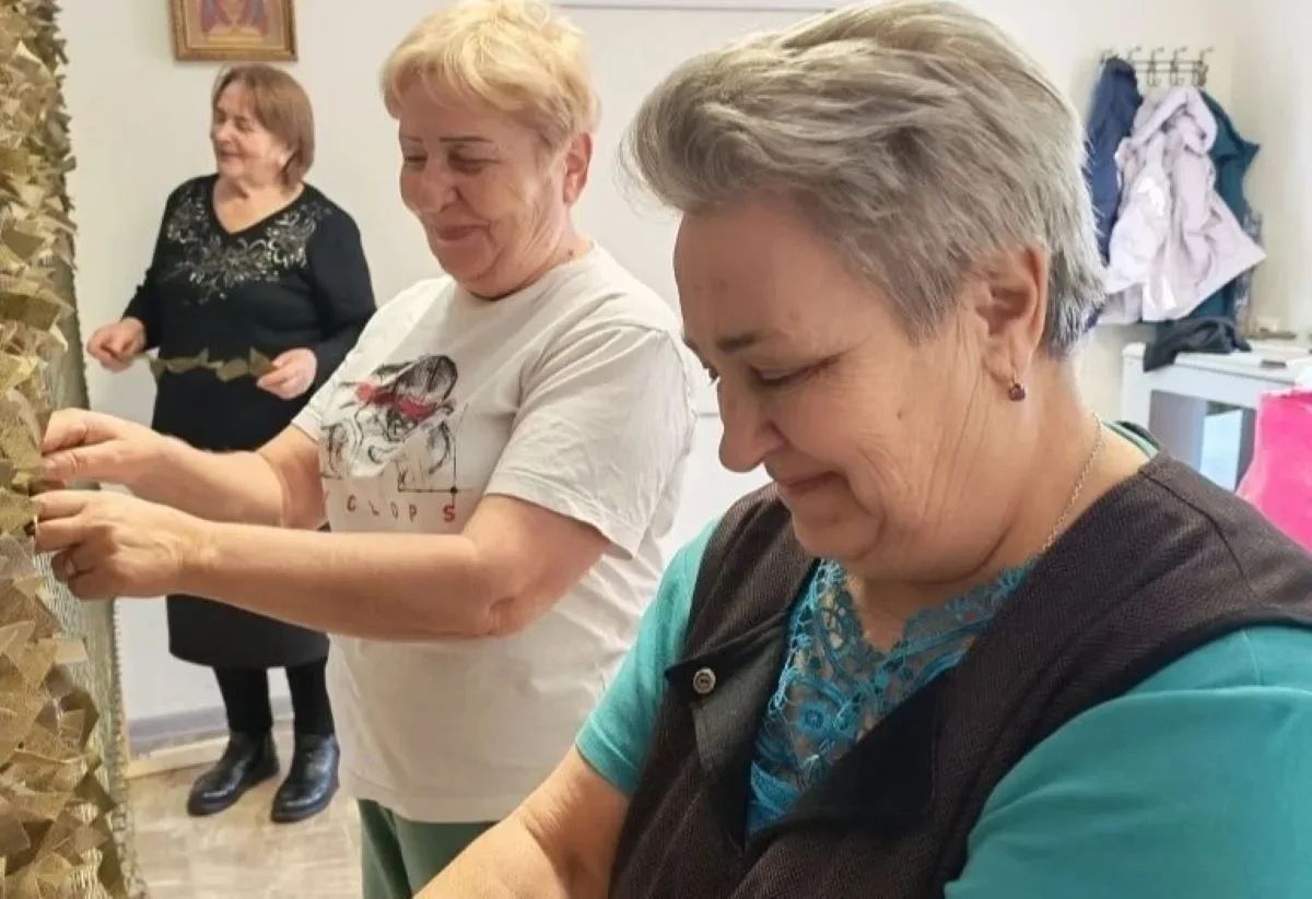 Жители села Сомово Одоевского района сплели первую масксеть бойцам СВО Жители села Сомово Одоевского района сплели первую масксеть бойцам СВО