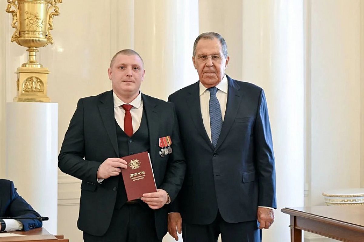 Министр иностранных дел России Сергей Лавров вручил дипломы МГИМО тульским ветеранам СВО Министр иностранных дел России Сергей Лавров вручил дипломы МГИМО тульским ветеранам СВО