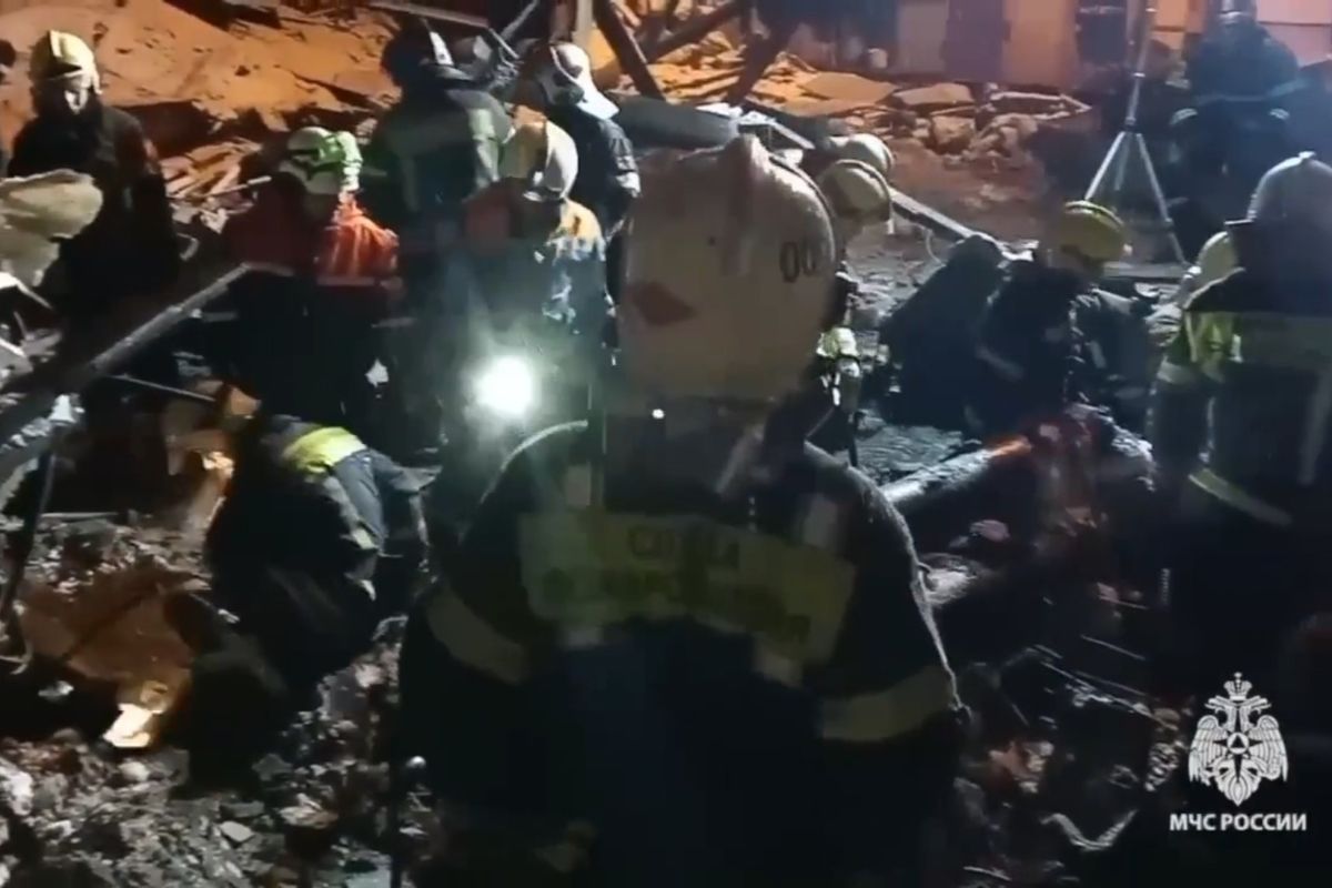 Спасатели закончили поиски людей в цеху с обрушившейся крышей в Узловой