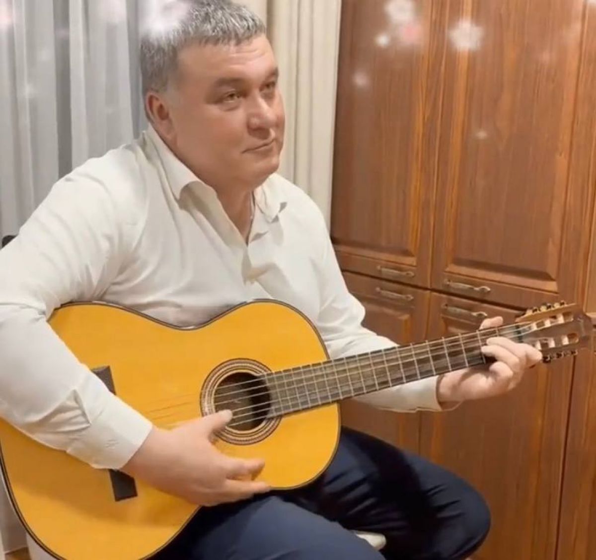 Илья Беспалов исполнил для тульских дам песню Филиппа Киркорова и Олега Газманова