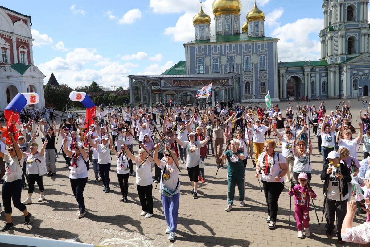 При поддержке партии «Единая Россия» в Тульском кремле прошел фестиваль северной ходьбы «Кольцо Победы»
