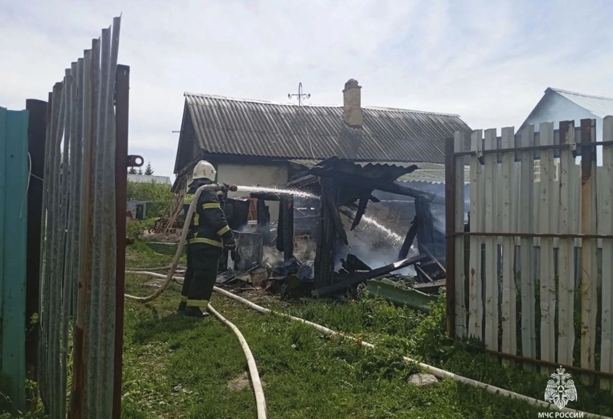 За сутки в Тульской области горели сарай и машина За сутки в Тульской области горели сарай и машина