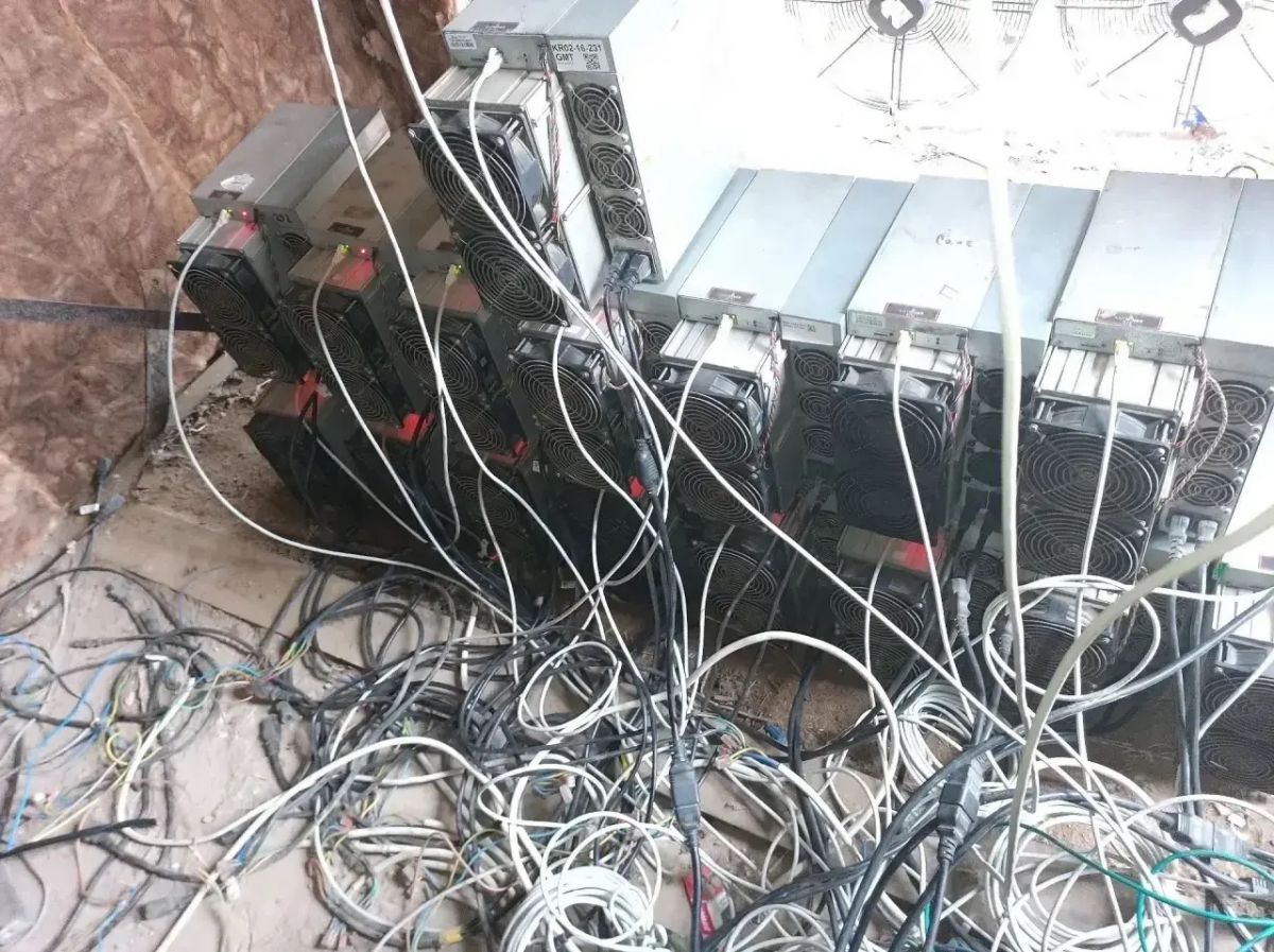 «Россети Центр и Приволжье» пресекли работу незаконной майнинговой фермы в Калужской области «Россети Центр и Приволжье» пресекли работу незаконной майнинговой фермы в Калужской области