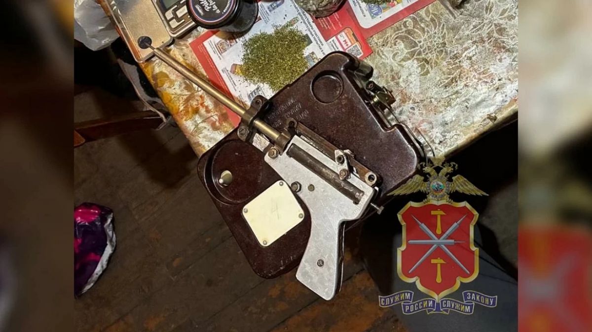У массажиста из Тульской области изъяли восемь кг марихуаны и самодельный пистолет У массажиста из Тульской области изъяли восемь кг марихуаны и самодельный пистолет