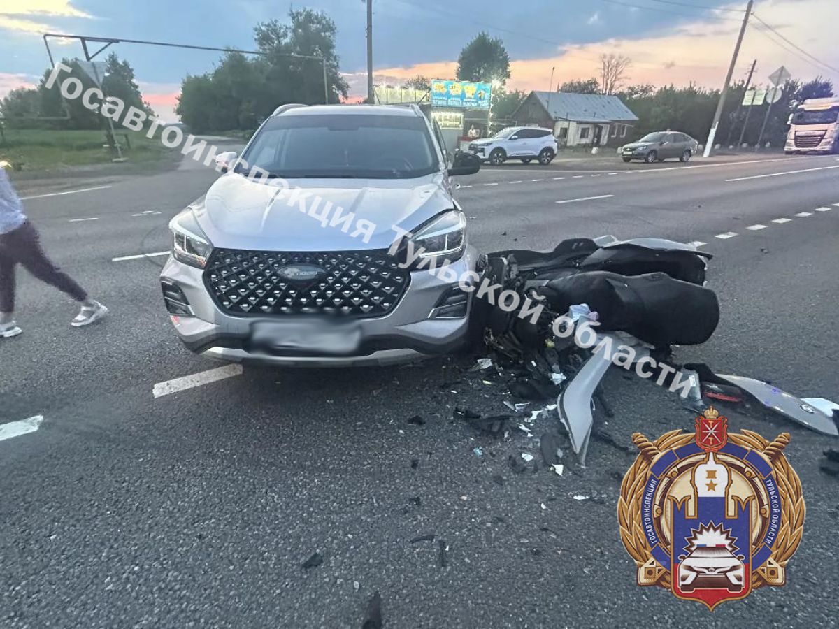 В Щекинском районе водитель внедорожника сбил мотоциклиста