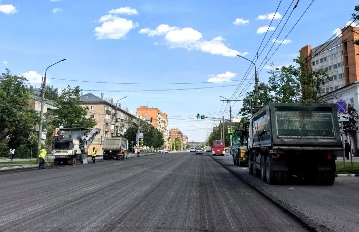 На тротуарах Красноармейского проспекта в Туле укладывают новую плитку На тротуарах Красноармейского проспекта в Туле укладывают новую плитку