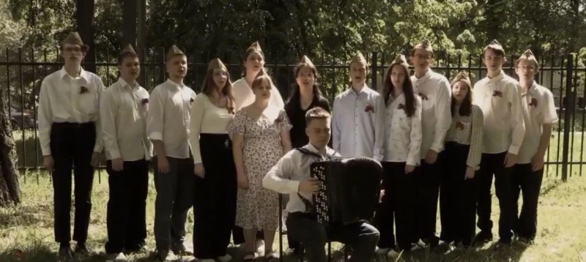 В рамках марафона «Звучит Победа» новомосковские студенты исполнили песню «Журавли» В рамках марафона «Звучит Победа» новомосковские студенты исполнили песню «Журавли»