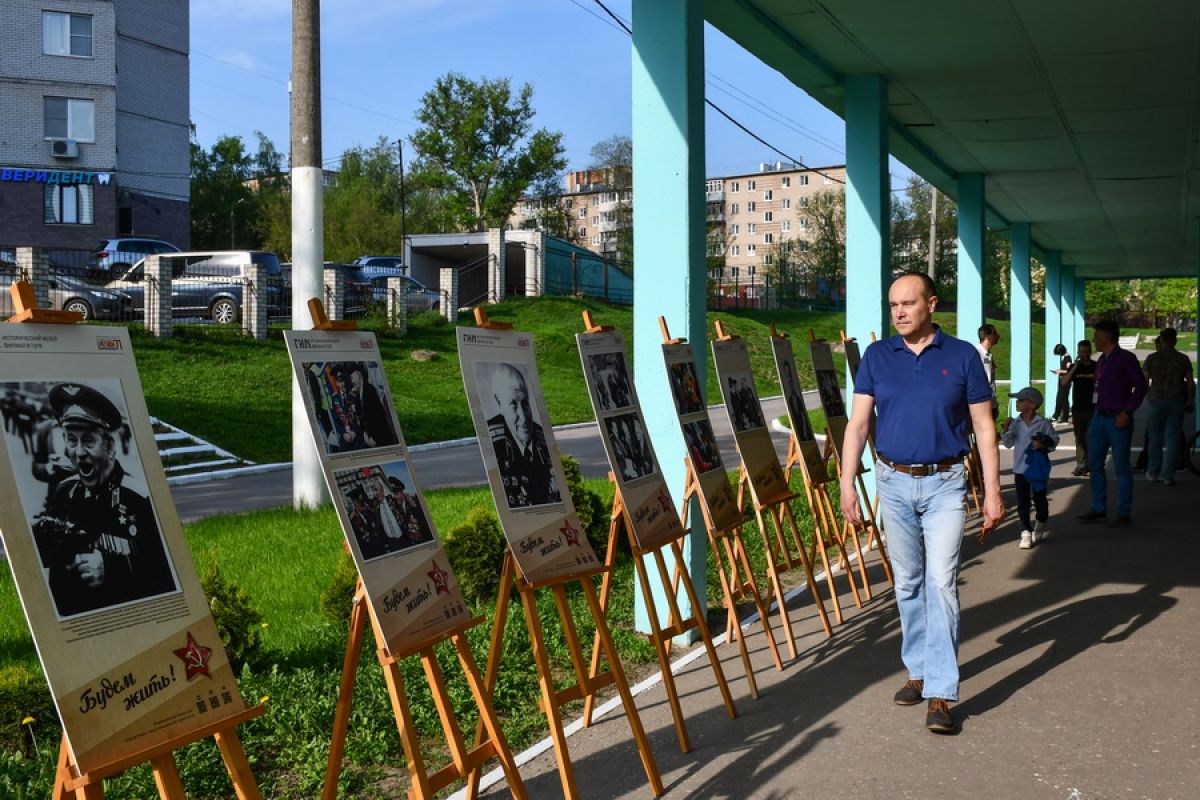 Выставку «Будем жить!» показали в тульском Центре образования №1