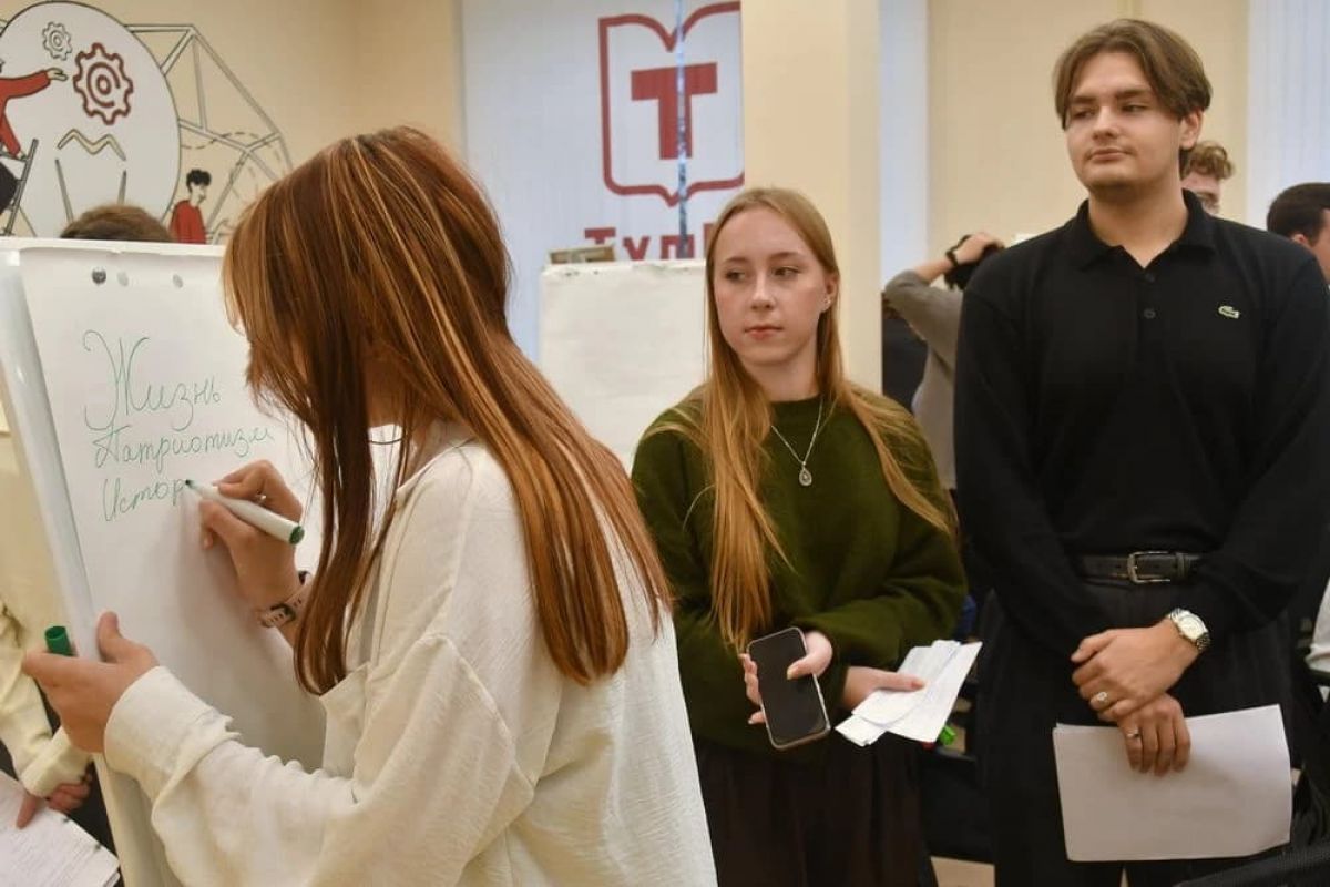 В ТулГУ студенты-политологи провели социально-гуманитарную лабораторию для школьников