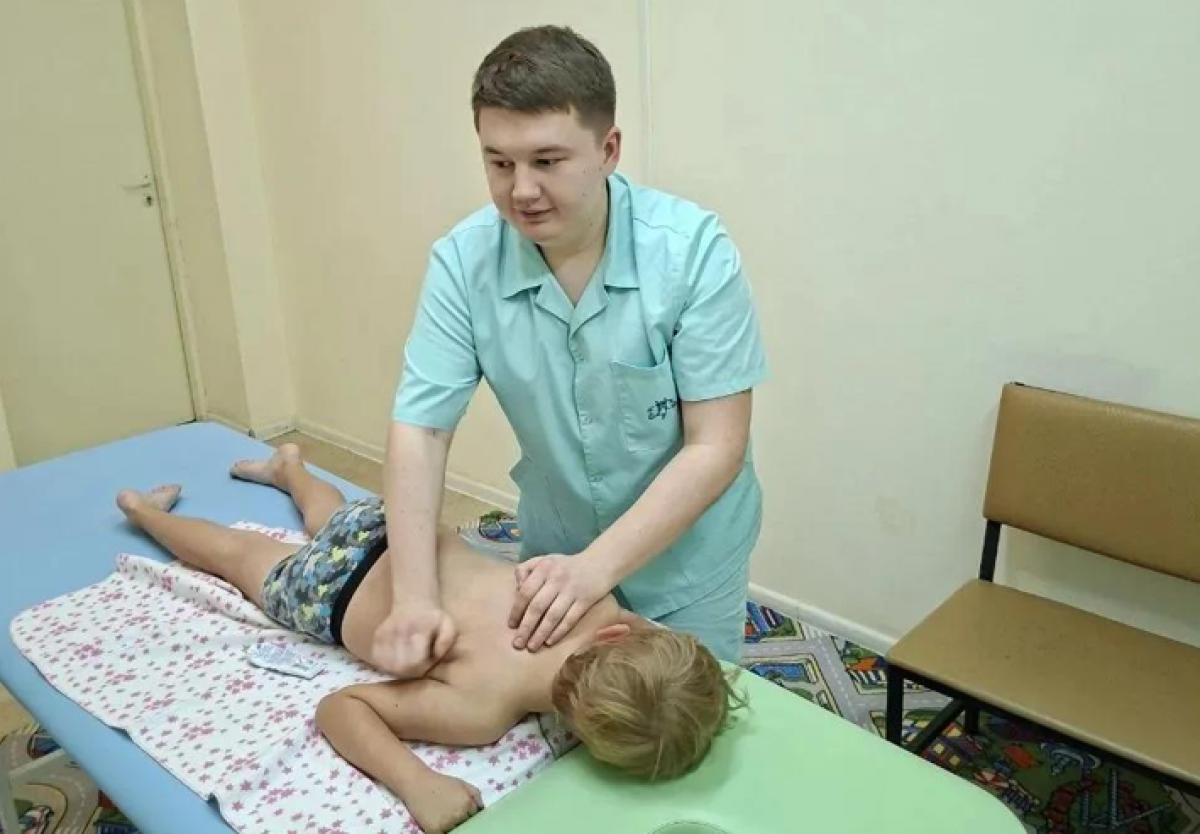 Незрячий массажист из Щекинского района помогает ребятишкам с расстройствами нервной системы Незрячий массажист из Щекинского района помогает ребятишкам с расстройствами нервной системы