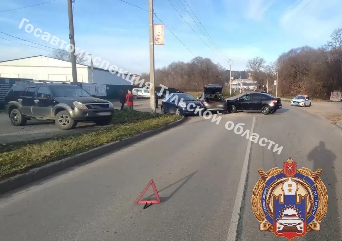 В Дубенском муниципальном округе произошло утреннее ДТП с участием 3 автомобилей В Дубенском муниципальном округе произошло утреннее ДТП с участием 3 автомобилей
