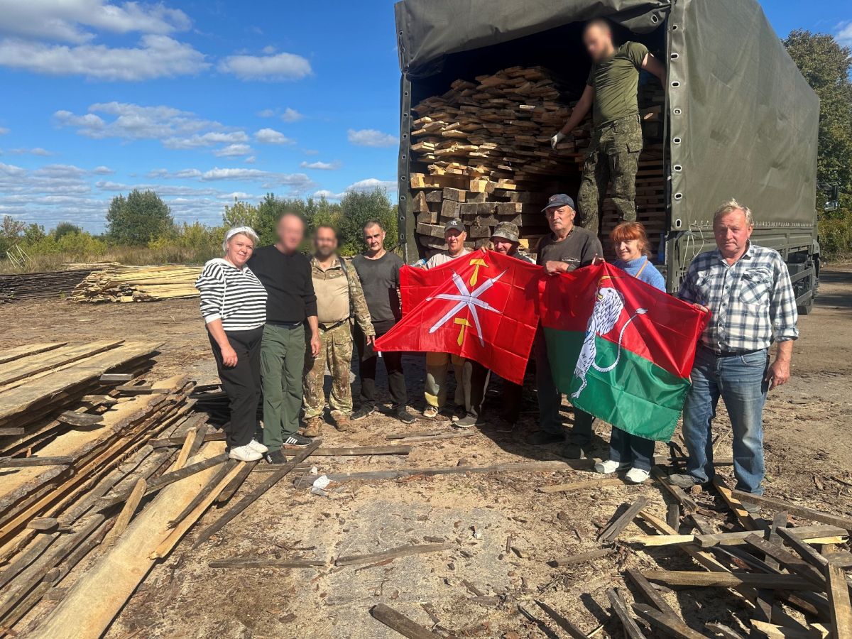 Из Суворовского района на фронт отправили крупную партию гуманитарной помощи Из Суворовского района на фронт отправили крупную партию гуманитарной помощи