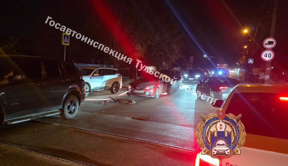 В Туле юный водитель электросамоката не просочился между двумя машинами В Туле юный водитель электросамоката не просочился между двумя машинами