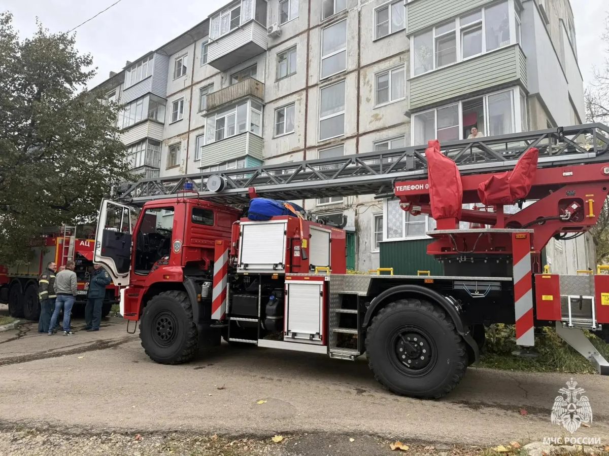 В Тульской области горели две квартиры, дом, дача и комбайн В Тульской области горели две квартиры, дом, дача и комбайн
