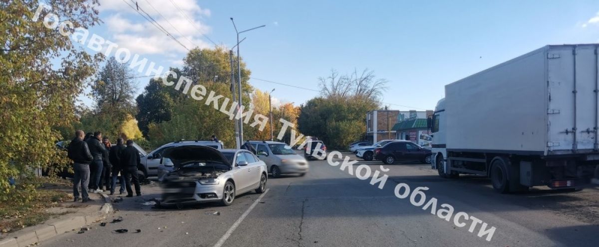 В Новомосковске после столкновения с отечественной машиной госпитализировали автоледи