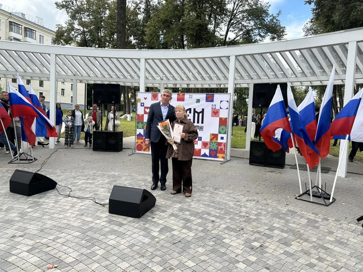 Дмитрий Миляев поздравил жителей Новомосковска с Днем Тульской области и вручил им региональные награды Дмитрий Миляев поздравил жителей Новомосковска с Днем Тульской области и вручил им региональные награды