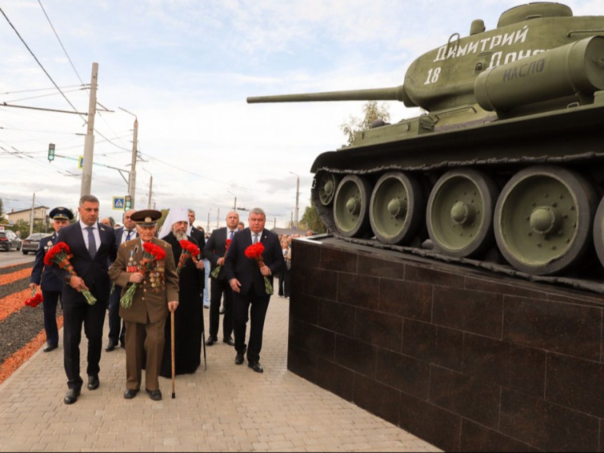 В Туле открыли памятник «Наша сила – в единстве»
