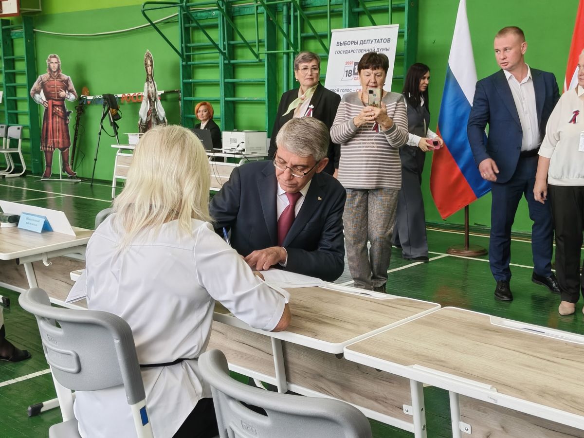 Дмитрий Миляев проголосовал на выборах депутатов Государственной Думы Дмитрий Миляев проголосовал на выборах депутатов Государственной Думы