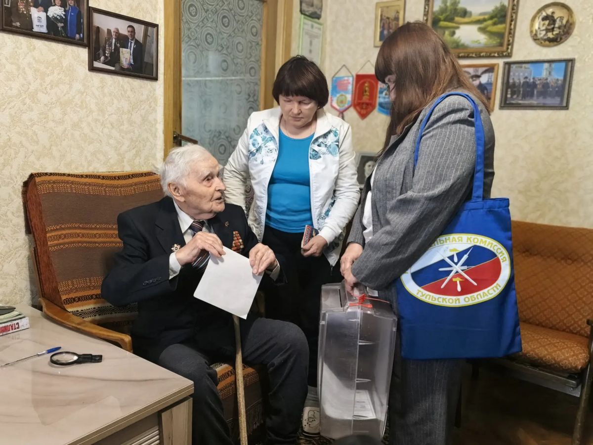 Участие в выборах принял ветеран Великой Отечественной войны Василий Мирошниченко