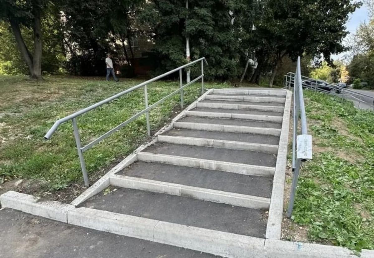 В Туле по просьбе жителей оборудовали поручнями лестницу у дома на Галкина